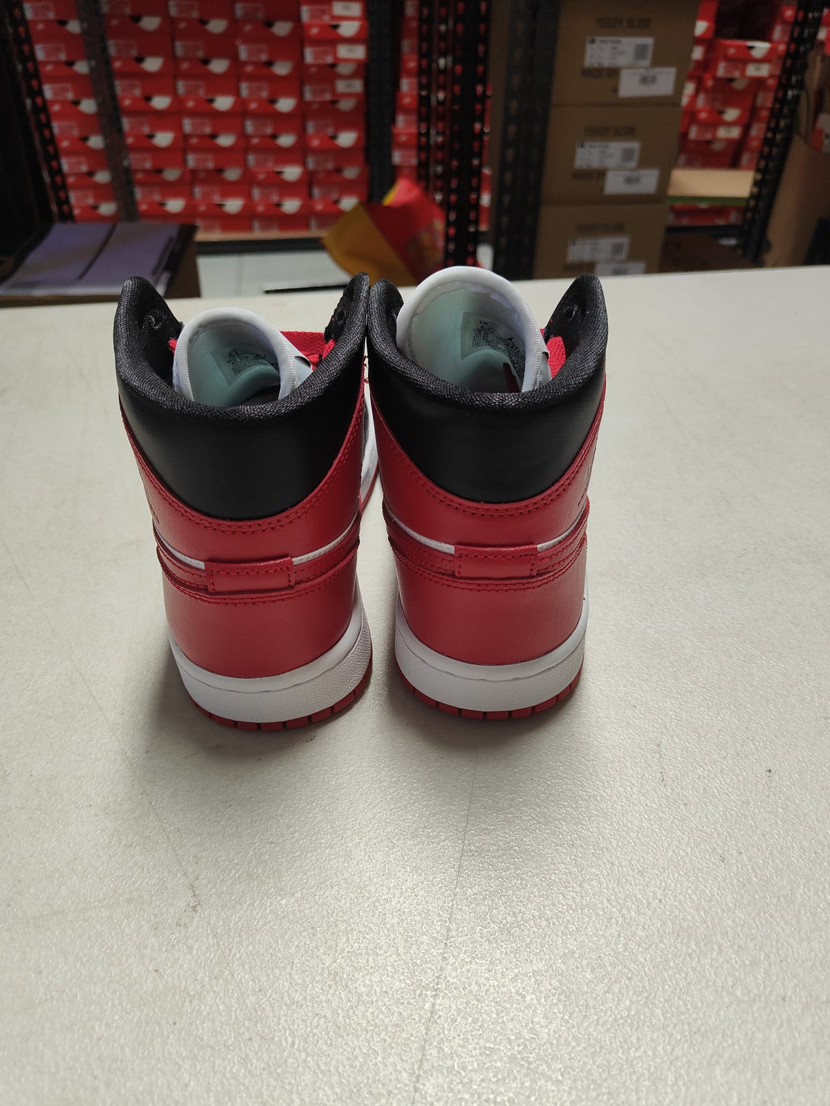 WMNS JORDAN 1 MID REVERSE BRED *NEW - MISMATCH* *SALES ARE FINAL*