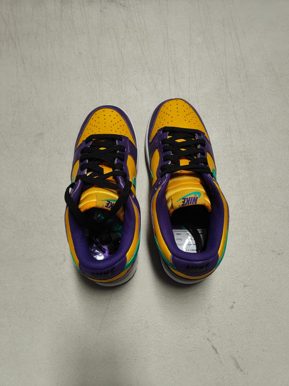 WMNS DUNK LOW LISA *NEW - MISMATCH* *SALES ARE FINAL*