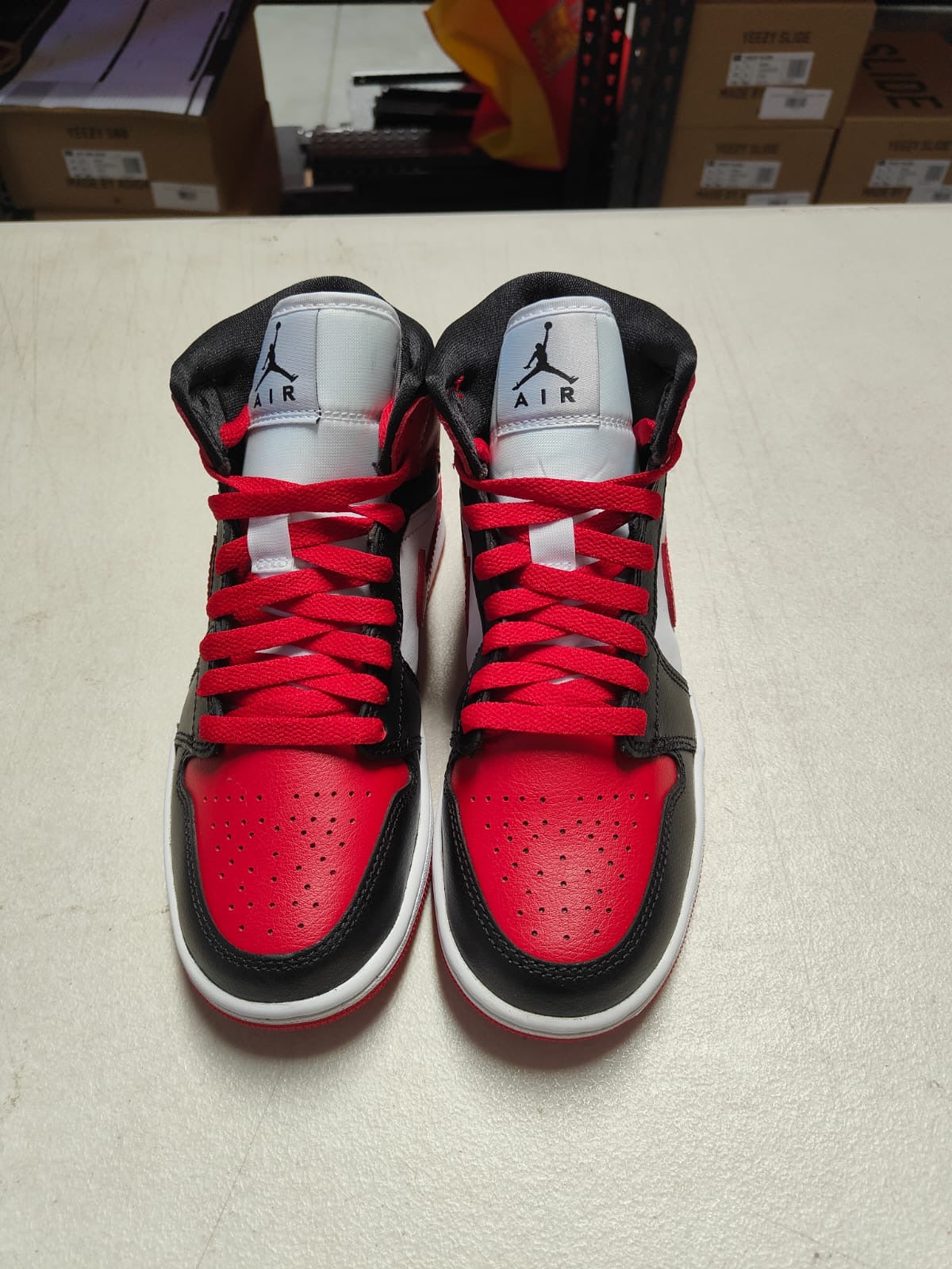 WMNS JORDAN 1 MID REVERSE BRED *NEW - MISMATCH* *SALES ARE FINAL*