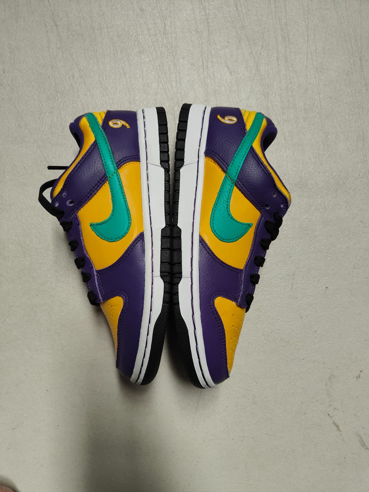 WMNS DUNK LOW LISA *NEW - MISMATCH* *SALES ARE FINAL*