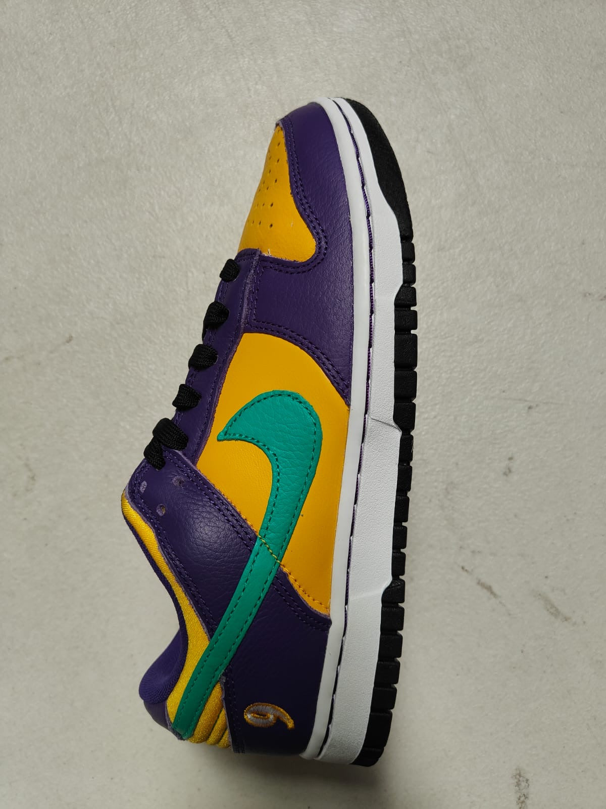 WMNS DUNK LOW LISA *NEW - MISMATCH* *SALES ARE FINAL*