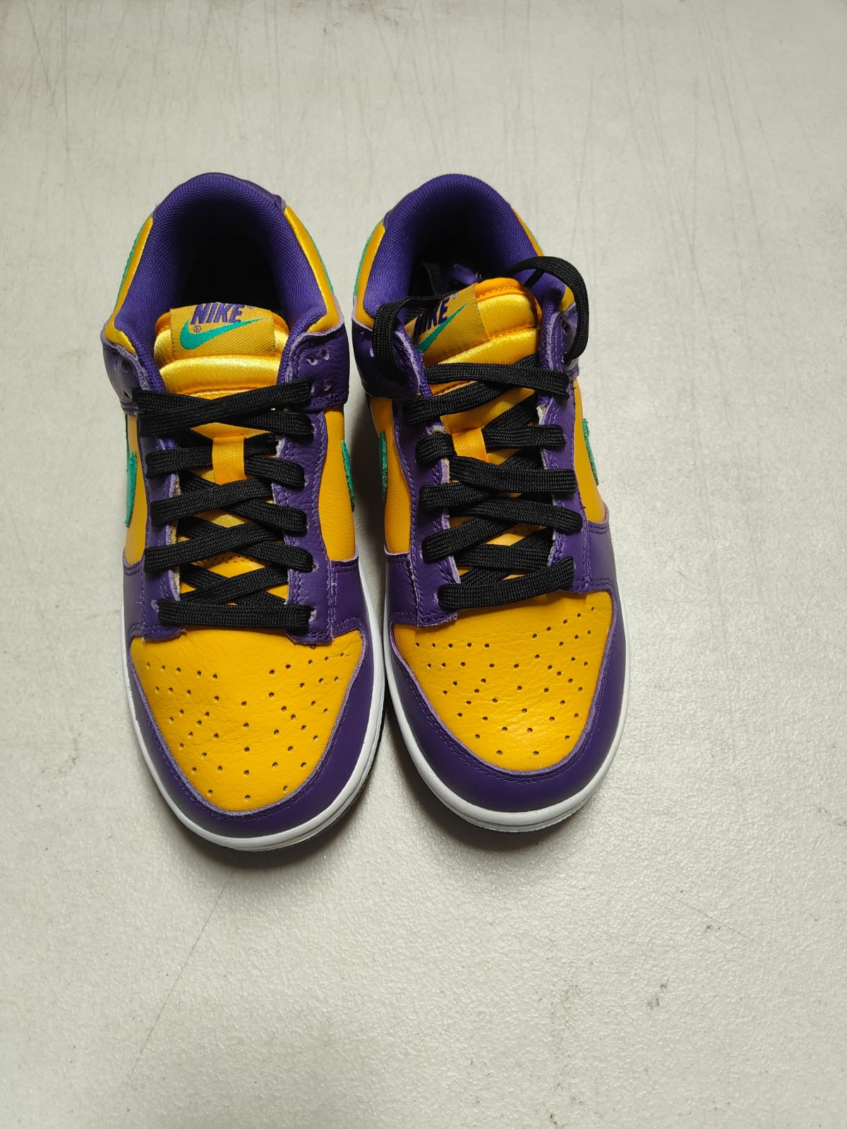 WMNS DUNK LOW LISA *NEW - MISMATCH* *SALES ARE FINAL*